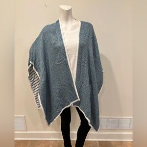 Ann Taylor Women’s Reversible Blue & White Geometric Blanket Scarf